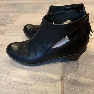 Dansko — Black Bonita Burnished Leather Bootie